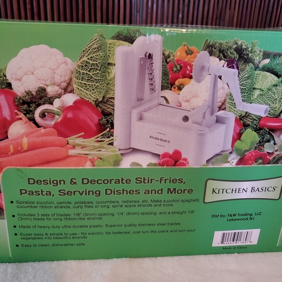 Kitchen Basics Tri-Blade Turning Spiral Slicer - Picture 4 of 4